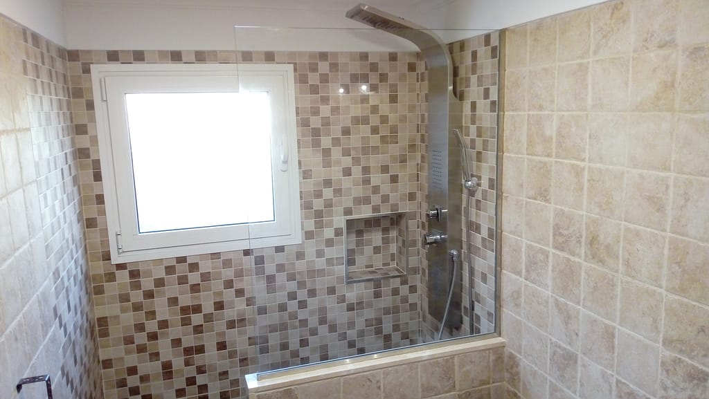 Reforma integral de baño en Tenerife con ducha de obra