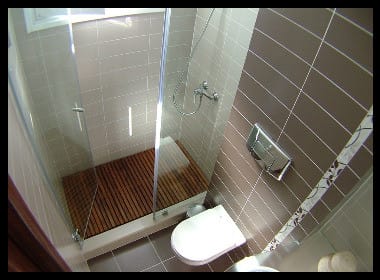 Reforma de baño moderno en Tenerife